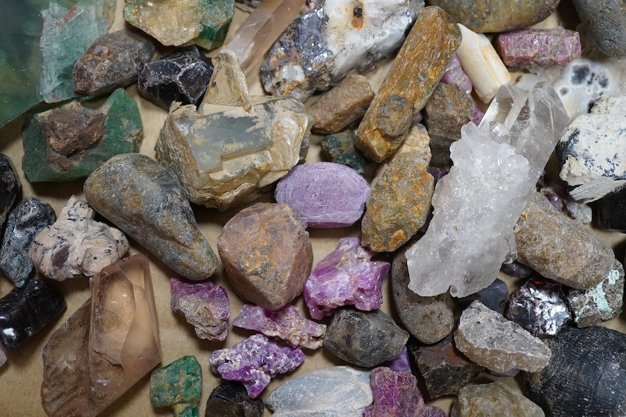 A quantity of assorted small rocks and minerals. Condition - poor to fair